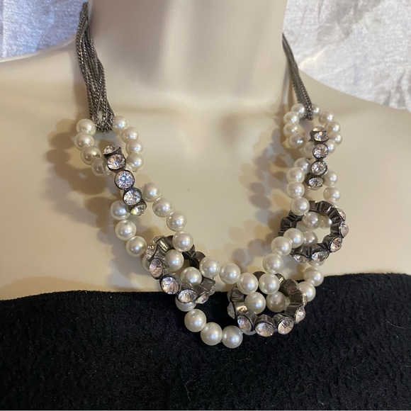 Pearl, rhinestone and gunmetal detailing necklace, GUC, great style! - Picture 2 of 4